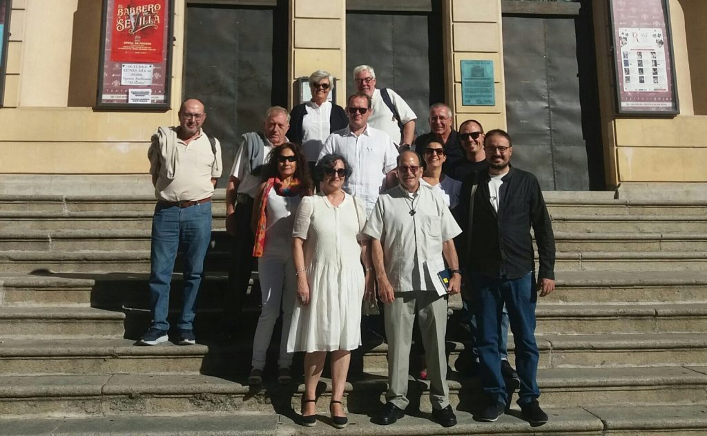 Alejandro Solalinde con activistas de Amnistía Internacional