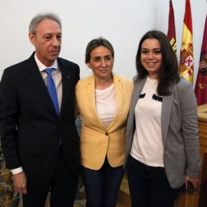 González Cabezas oficializa su renuncia con "cierto desasosiego" por no haber estado "más presente"