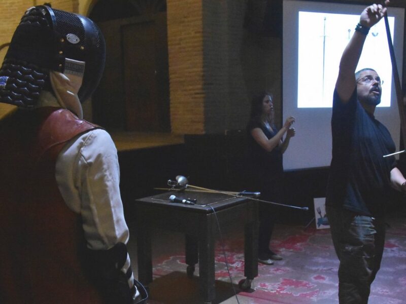 "Las espadas de Toledo se imitaban muchísimo... igual que ahora un bolso de Prada"