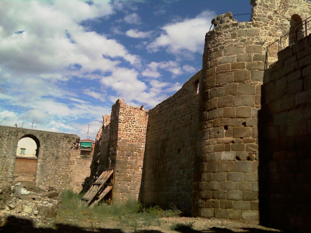 Talavera pedirá al Ministerio un estudio sobre el estado de la muralla y conocer los avances del Puente Viejo