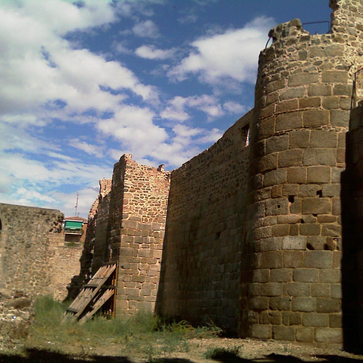 Talavera pedirá al Ministerio un estudio sobre el estado de la muralla y conocer los avances del Puente Viejo