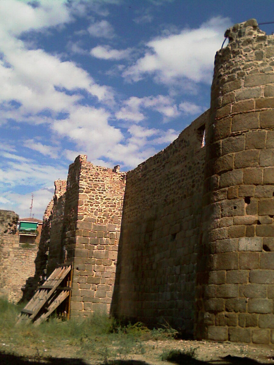 Talavera pedirá al Ministerio un estudio sobre el estado de la muralla y conocer los avances del Puente Viejo