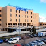 Trasladan al hospital a un trabajador tras caerle una viga de hierro en las piernas en Talavera de la Reina