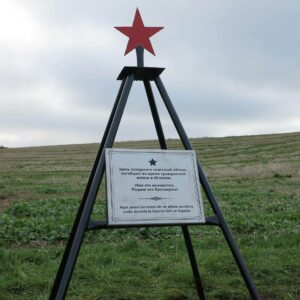 Erigen un monumento en recuerdo a un piloto soviético caído durante la Guerra Civil