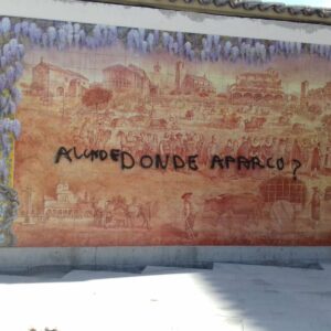 "Vergonzosa" pintada sobre un mural de cerámica de Talavera