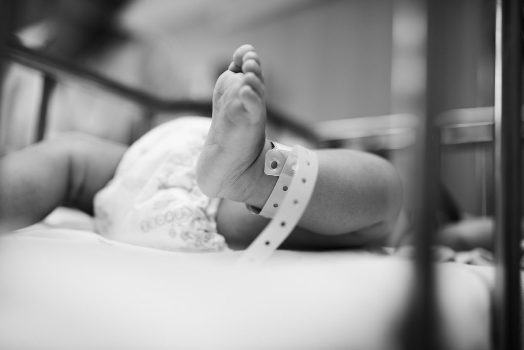 bebé incubadora hospital
