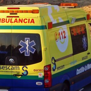 Cinco personas heridas tras chocar un coche con una farola en Nombela