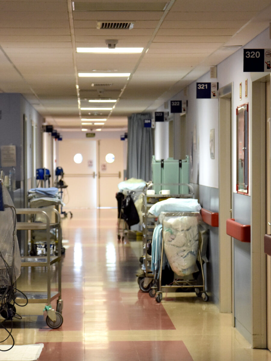 Un tercio de los médicos de Urgencias del Hospital de Talavera, de baja: activan un plan para garantizar la atención