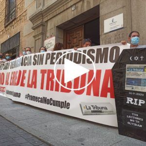 "¡No al ERE!": los trabajadores de La Tribuna se concentran ante "el hachazo" de Promecal