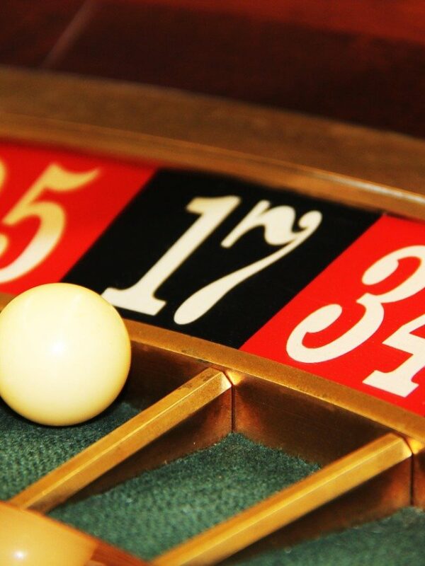 Buscan a seis personas por robar 48.000 euros en salones de juego en Talavera, Burgos y Valladolid