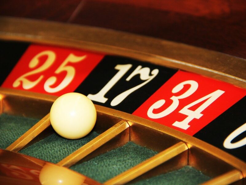 Buscan a seis personas por robar 48.000 euros en salones de juego en Talavera, Burgos y Valladolid