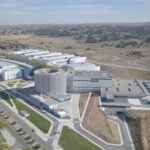 El Gobierno local reitera que no implantará la ORA en el entorno del nuevo hospital: «Hay bastantes plazas libres»