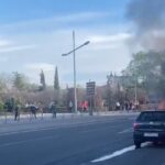 VÍDEO | Arde un coche en las inmediaciones del parque del Crucero de Toledo sin causar heridos