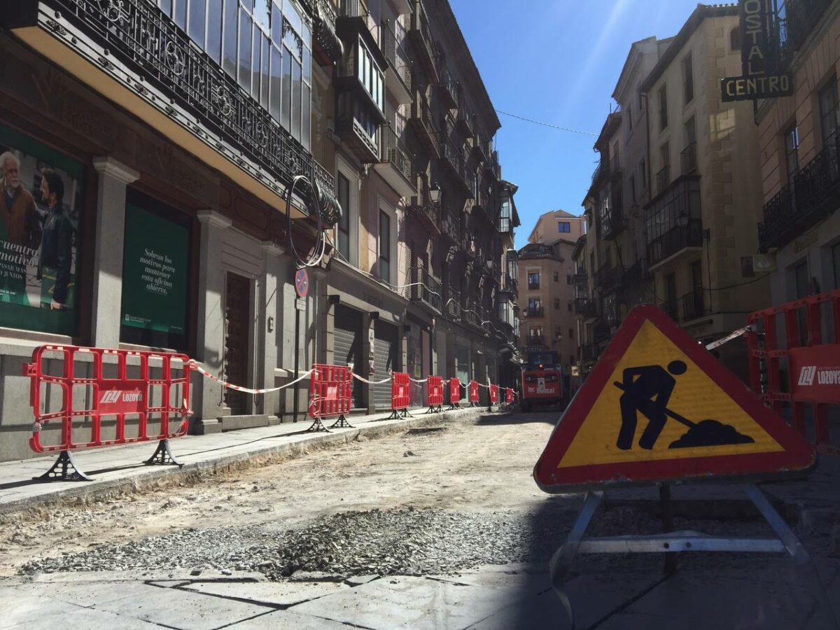 El Ayuntamiento de Toledo licita obras de reparación de calles por cerca de 275.000 euros y fija las fiestas locales de 2027
