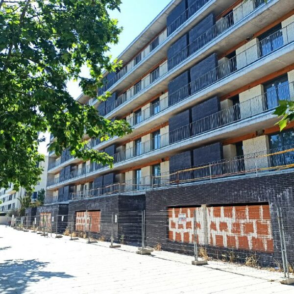 Las claves de la nueva y "urgente" ley de suelo y vivienda de Page: ¿qué edificios públicos podrán ser pisos protegidos?