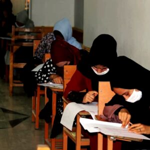 ANÁLISIS | “Ocultar la cara de las mujeres en los carteles de publicidad fue solo el primer paso de los talibanes”