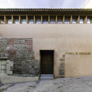 Ocho artistas, una exposición y un espacio, las Cuevas de Hércules de Toledo