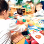 La Casita de Chocolate abona el 50% de la nómina que adeudaba a las trabajadoras tras recibir un pago pendiente del Ayuntamiento niño niña