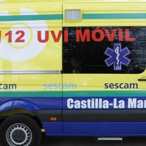 Fallece un hombre y una mujer resulta herida tras salirse de la vía el turismo en el que viajaban