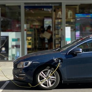 La demanda de vehículos eléctricos ronda el 7% en Castilla-La Mancha, con una "mayor aceptación del híbrido enchufable"