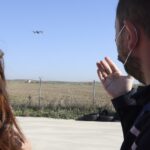 Dos centenares de mujeres se dan cita en Camarenilla para convertirse en pilotas de drones