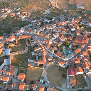 ¿Buscas vivienda en un pueblo de menos de 5.000 habitantes? Si tienes menos de 35 años puedes acogerte a estas nuevas ayudas
