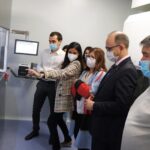 El primer robot de Europa que prepara fármacos peligrosos está en el Hospital de Toledo