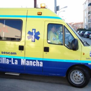 Seis personas resultan heridas al colisionar un coche contra la terraza de una cafetería en Fuensalida