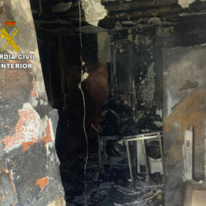 Rescatan a dos personas de avanzada edad y con movilidad reducida tras el incendio de su vivienda en Quero