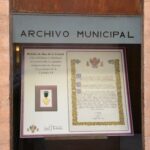 La Medalla de la Ciudad concedida a la sociedad toledana ya ocupa un lugar destacado en el Archivo Municipal