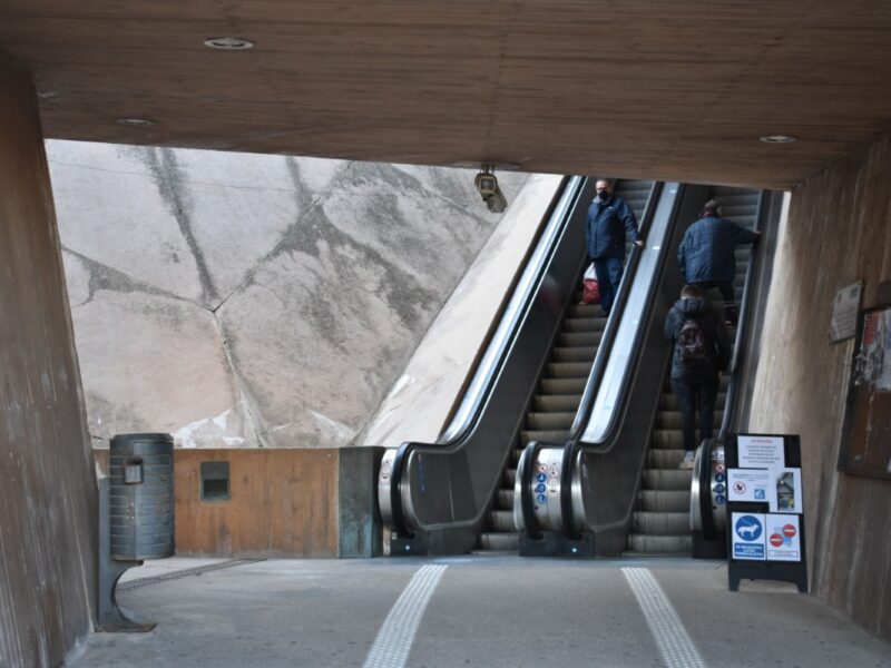 Tres personas heridas al caer por las escaleras mecánicas del remonte de Safont