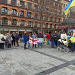 Consignas contra Putin y reivindicación de paz en una concentración de apoyo a Ucrania en Toledo