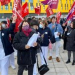 Las limpiadoras del Hospital de Toledo protestan contra el "maltrato laboral" que sufren: "La gente se va medio muerta de aquí"