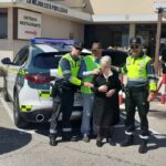 Auxilian a una mujer de 95 años con síntomas de insolación en el interior de un vehículo averiado en la A-4