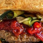 Así es la hamburguesa vegana de 'Música por el Tajo', con productos de la huerta toledana