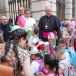 Las flores desafían al mercurio en Toledo para dar inicio a la celebración del Corpus Christi