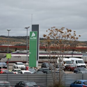 Se descarta el aparcamiento bajo el parque de Viguetas y se plantea uno en altura en la estación de tren