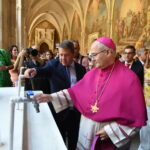 CRÓNICA | Vuelve la tradición de beber agua de la Virgen, pero todavía no de los botijos