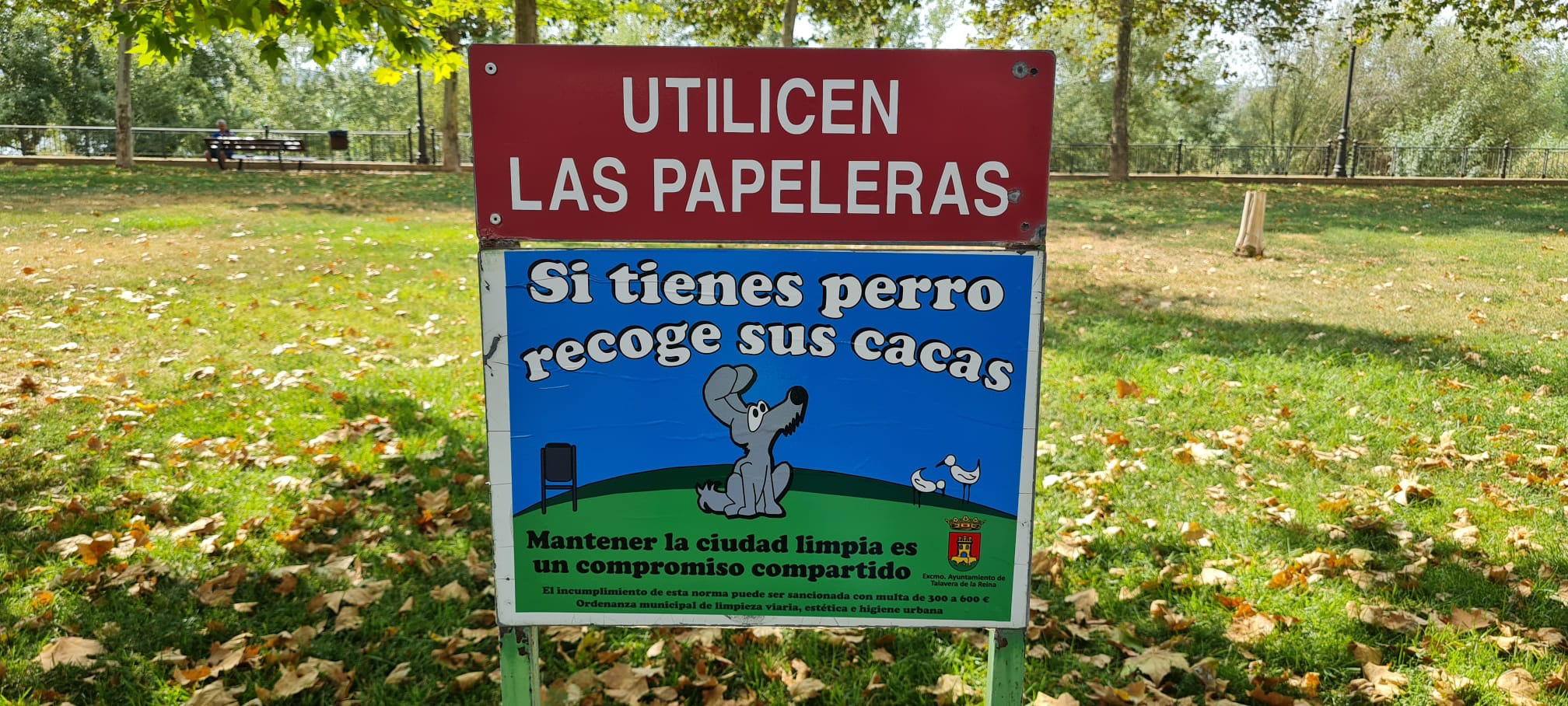 Talavera renueva la cartelería para concienciar sobre la recogida de excrementos de mascotas