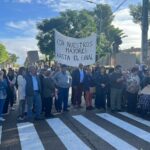 La Calzada de Oropesa protesta contra el cierre de su residencia de mayores: "Esta es nuestra casa"