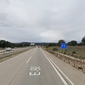 Fallece un hombre y otro resulta herido tras una colisión entre dos turismos en la A-5, a la altura de Pepino