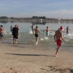 Nuevo baño invernal en las lagunas de Villafranca para reivindicar la conservación de este patrimonio natural de La Mancha