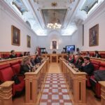 El pleno municipal aprueba los Presupuestos para 2023 con los votos a favor del PSOE y el concejal no adscrito