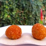 Las croquetas de jamón de La Clandestina saltan a la sartén para conseguir encumbrarse como las mejores de España