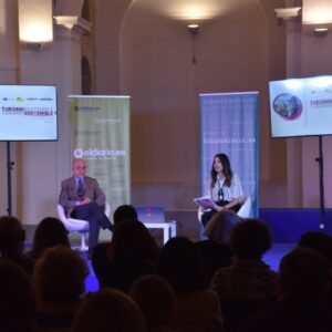 GALERÍA | Cerca de un centenar de personas asisten a la jornada 'Conversaciones sobre turismo sostenible'