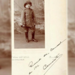 Una niña disfrazada de militar en los carnavales de 1914, entre las fotografías de la nueva exposición del Archivo Municipal de Toledo