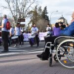 8m marzo igualdad genero ida mujer silla ruedas discapacidad tercera edad persona mayor