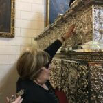 Tocar, oler y oír la Semana Santa: Toledo hace inclusiva la fiesta cristiana a personas invidentes
