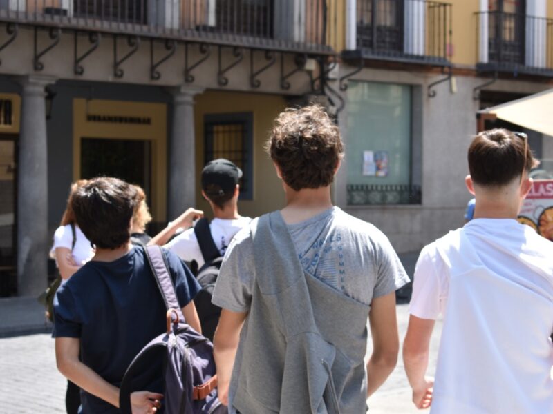 El estudio que desmonta el "bulo del fascismo": la juventud no gira a la extrema derecha, busca respuestas a la precariedad