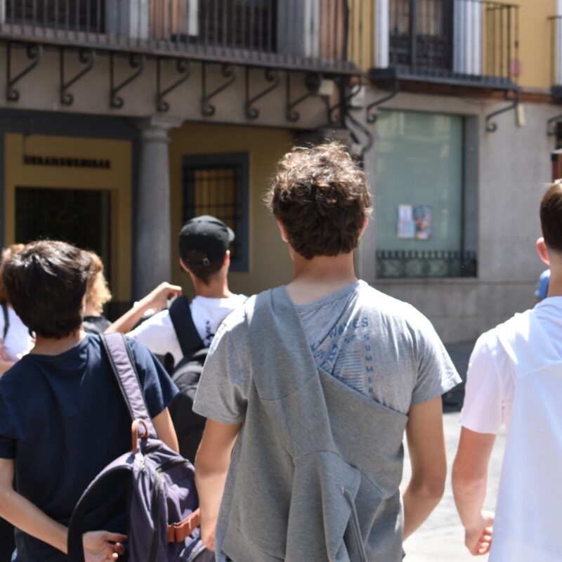 El estudio que desmonta el "bulo del fascismo": la juventud no gira a la extrema derecha, busca respuestas a la precariedad